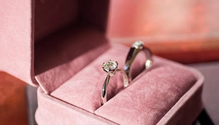 食指戴戒指是什么意思 食指戴戒指代表什么