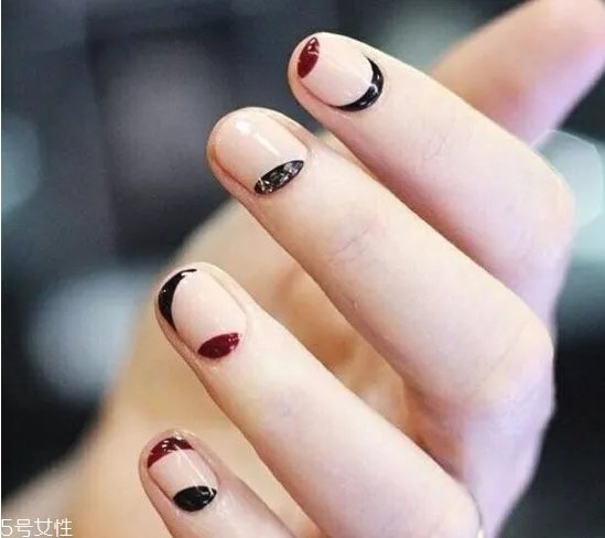 美甲裸粉色款式图片2018 新款裸色美甲图案大全