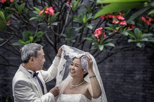 爸妈结婚纪念日送什么礼物好  送父母的礼物有哪些