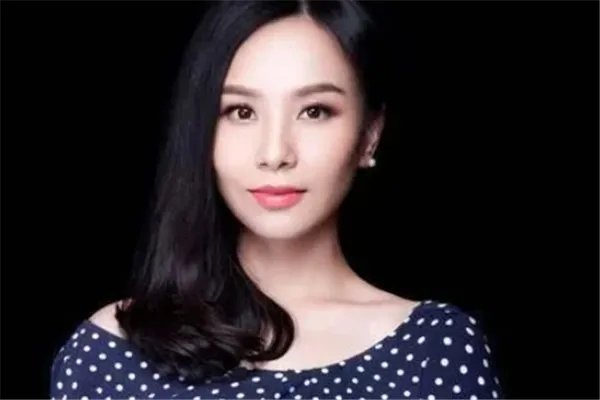 中国顶级富二代排行榜：杨惠妍上榜，他被称为现代儒商