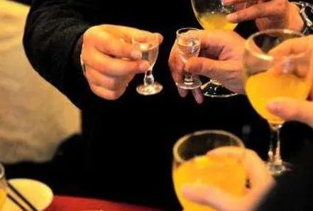 女职员饭局死亡是怎么回事：真相是什么为什么会死亡原因