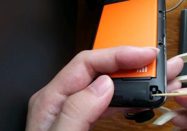 手机挂绳如何安装？