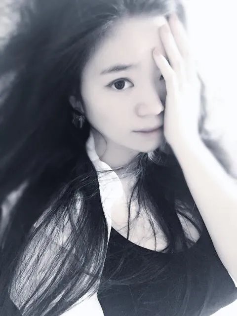 长发高冷女生头像？