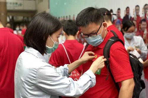 “德叔”回家啦！广东省中医院援助湖北医疗队88名英雄全体平安返院