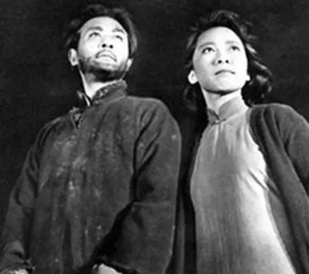 于蓝简历爆年轻时与丈夫合照 惹得无数人羡慕不已