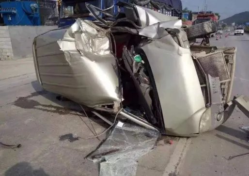 吉林发生惨烈车祸致2死,造成这起交通事故的原因是什么?