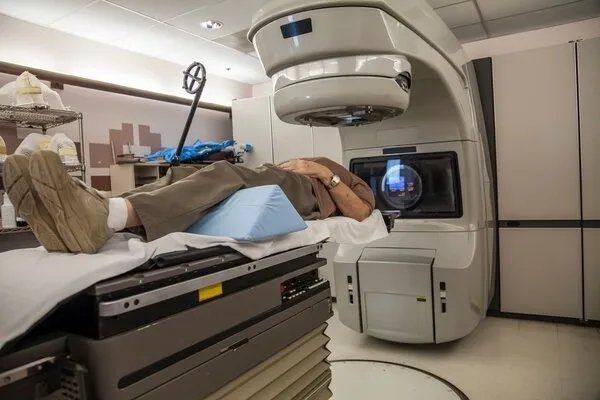 英国男孩患脑癌末期 父亲扮演蜘蛛侠为其圆梦