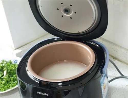 电饭锅煮饭放多少水合适 一般电饭煲煮饭要多久