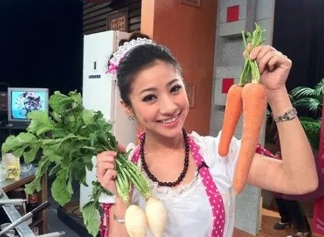 台湾女主播萱萱露下体艳照曝光   大尺度堪比女优