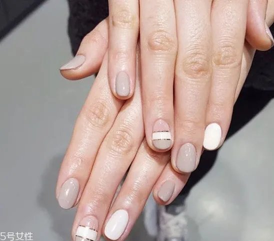 美甲裸粉色款式图片2018 新款裸色美甲图案大全