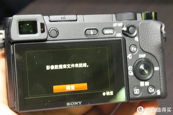 体积小、重量轻、参数强大:SONY 索尼 A6300 APS-C画幅 微单相机