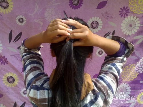 盘发教程：简单好看的盘发教程图解