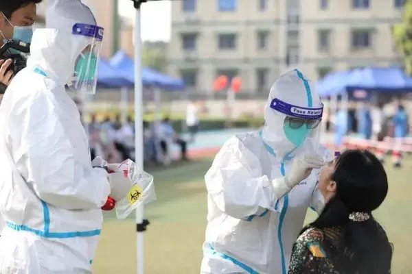 多地核酸检测采购项目终止，这意味着什么呢？疫情防控将走向何方？