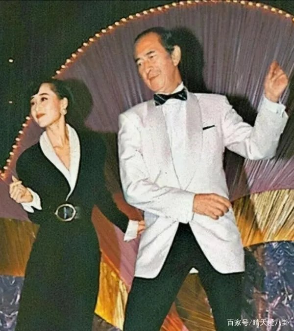 利智离开赌王后，为何与李连杰定“十年之约”，才步入婚姻殿堂？