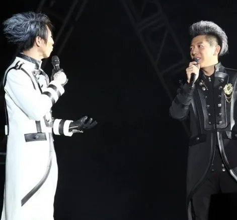 2012羽泉演唱会跨越末日 圣诞演唱会主题曲《在一起》