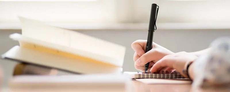 相看两不厌下一句是什么