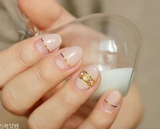 美甲裸粉色款式图片2018 新款裸色美甲图案大全