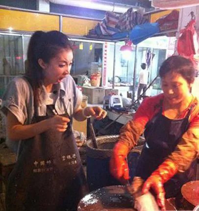 主持人乌金个人资料 主持风格令观众捧腹大笑