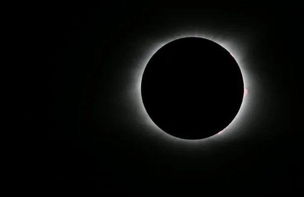 什么是日全食 日全食是什么意思