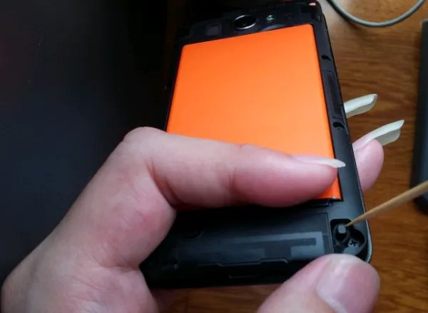 手机挂绳如何安装？