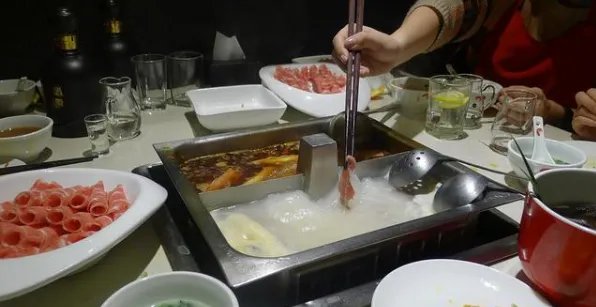 海底捞回应塑料乌鸡卷事件，罪魁祸首是供货商吗？