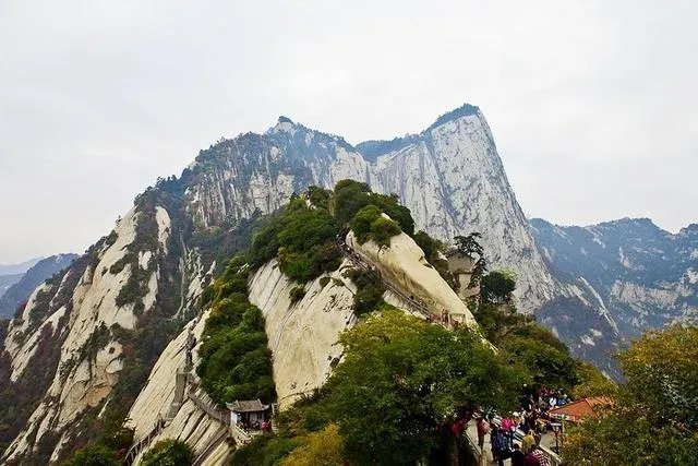 华山为何被称为“奇险天下第一山”？