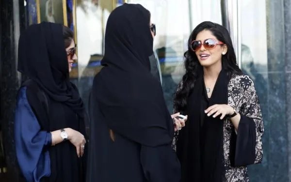 沙特王子的妻子们图片 沙特老国王奢侈生活揭秘