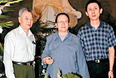 李纳的儿子干啥工作？