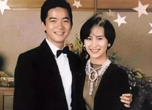 何超琼的几段感情经历：何超琼年轻时候的图片