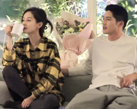 王子文男友自曝为子文拍高价裙子，男方是从事什么职业的？