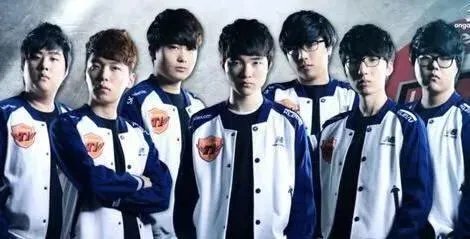 S5的SKT和S4的三星白，谁更强呢？