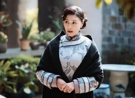 出道16年的岳红女儿，生父是谁现在知道了吗？