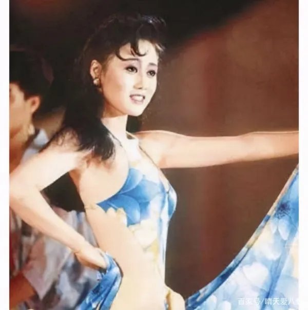 利智离开赌王后，为何与李连杰定“十年之约”，才步入婚姻殿堂？