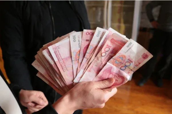 时隔2年多离岸人民币汇率再“破7”，对普通人的影响有哪些？