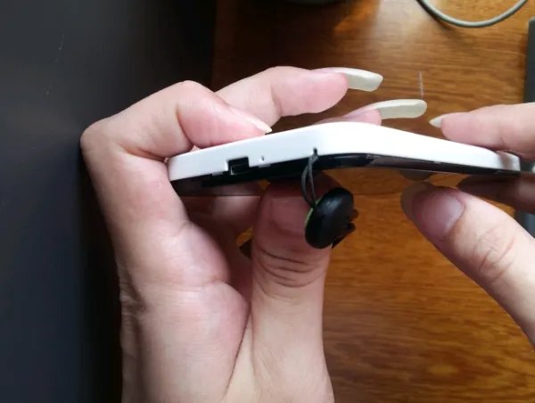 手机挂绳如何安装？