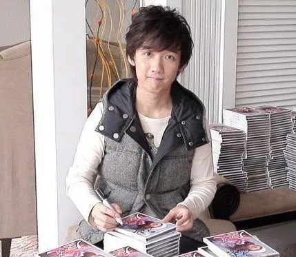 《妹妹背着洋娃娃》不同版本欣赏 阿牛曲风深得歌迷喜爱