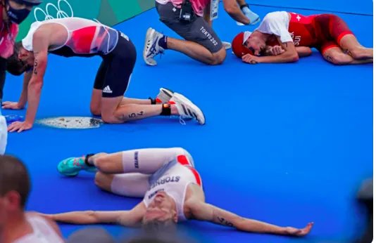 铁人三项选手集体呕吐是什么原因？