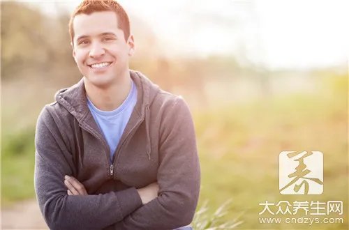 青春期男孩暴躁易怒