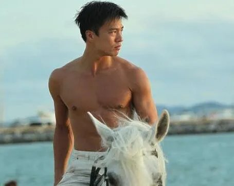 安志杰肌肉图片大秀魔鬼身材 网友戏称流鼻血了