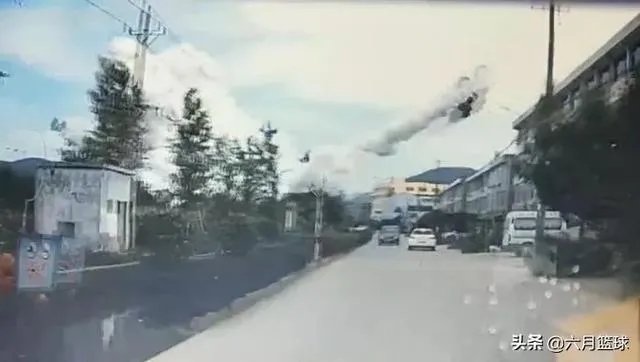 浙江温岭油罐车突发爆炸，汽车被炸飞4层楼高，怎么回事？