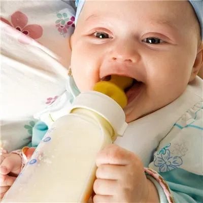 婴儿吐奶怎么回事