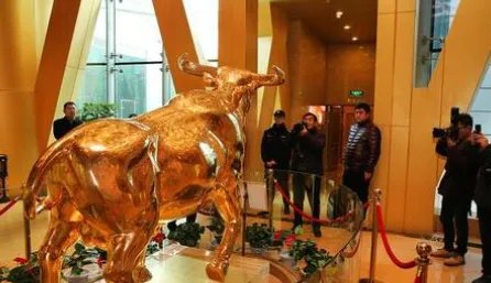 华西村金牛多重？