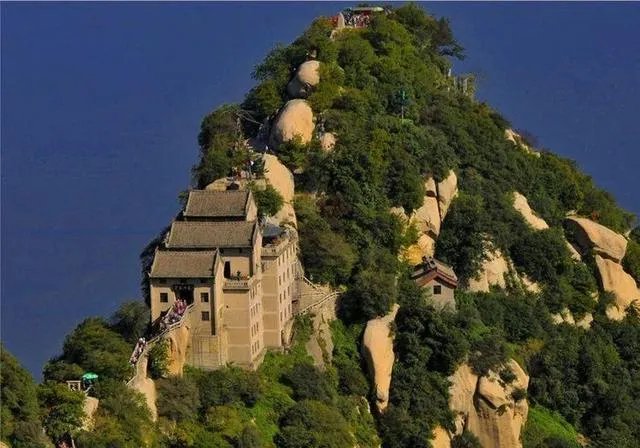 华山为何被称为“奇险天下第一山”？