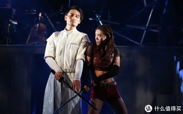 特利迦奥特曼队长登场，竟然是战队红战士