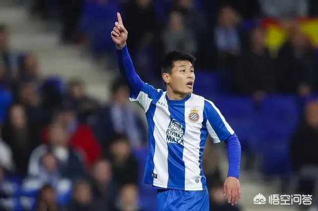 代表中国！武磊每场比赛都背着国足背包，你怎么看？