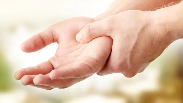 手脱臼了怎么办