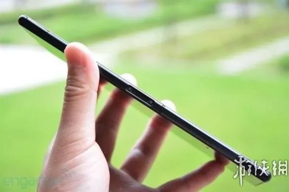 放在兜里都容易折弯了 最薄十大旗舰手机你有吗？