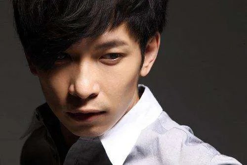 我习惯在凌晨三点 是什么歌