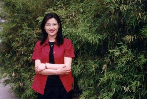 有谁知道 央视的一个女主播 桑潇