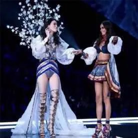 维密上扶奚梦瑶起来的模特是谁？